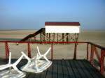 Pfahlbauten am Strand von St. Peter-Ording, flutgesch�tzt - Sommer 2004 ...