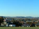 Innviertel 'Ried-S�d' von hier hat man einen tollen Ausblick �ber die Kirche Neuhofen/Innkr. zum Kobernausser-Wald, bzw. auf der linken Seite ist noch der Hochlecken ersichtlich; 080203