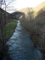Fl�sse In Goebelsm�hle (Luxemburg) flie�t die Wiltz entlang der Eisenbahnstrecke. 02.02.08