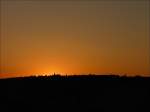 Sonnenunterg�nge Die Ortschaft Noertrange pr�sentierte sich am 01.07.08 wie ein Scherenschnitt am abendlichen Himmel. (Jeanny)