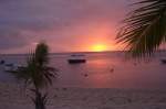 Landschaften Sonnenuntergang am Strand von Le Morne. 17.4.2007