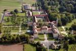 Schlo� Fasanerie aus luftiger H�he im September 2008  ...