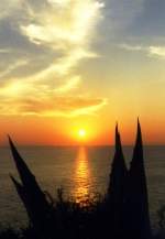 Algarve Carvoeiro/Algarve, Oktober 1998, Sonnenuntergang bei Algar Seco (Foto eingescannt)
