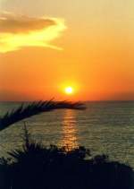 Algarve Carvoeiro/Algarve, Oktober 1998, Sonnenuntergang bei Algar Seco (Foto eingescannt)
