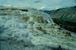 1997 im Yellowstone National Park in Wyoming. Die Sinterterrassen der Mammoth Hot Springs
