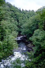 River Llugwy (Afon Llugwy auf Walisisch) in North Wales. Bild vom Dia. Aufnahme: Juni 1991.