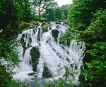 Wasserfall am Cape Curig in North Wales. Bild vom Dia. Aufnahme: Juni 1991.