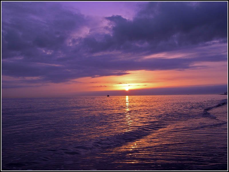Sonnenuntergang am Strand von Zoutelande bei Vlissingen im August 2006.
