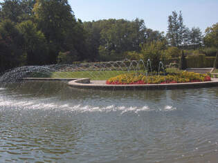 Die Schlossgrten Arcen im malerischen Dorf Arcen, direkt an der deutsch-niederlndischen Grenze bei Venlo, gehren zu den vielseitigsten Blumen- und Pflanzenparks Europas.
