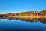 Meteorologischer Winteranfang am Heidesee in Halle (Saale): Die Sonne strahlt und der Wind legt zum Sonntag eine Pause ein.