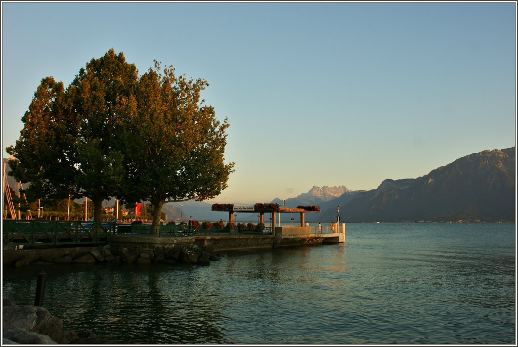 Abendstimmung am Hafen Vevey-La Tour-de-Pleiz.
(09.08.2012)