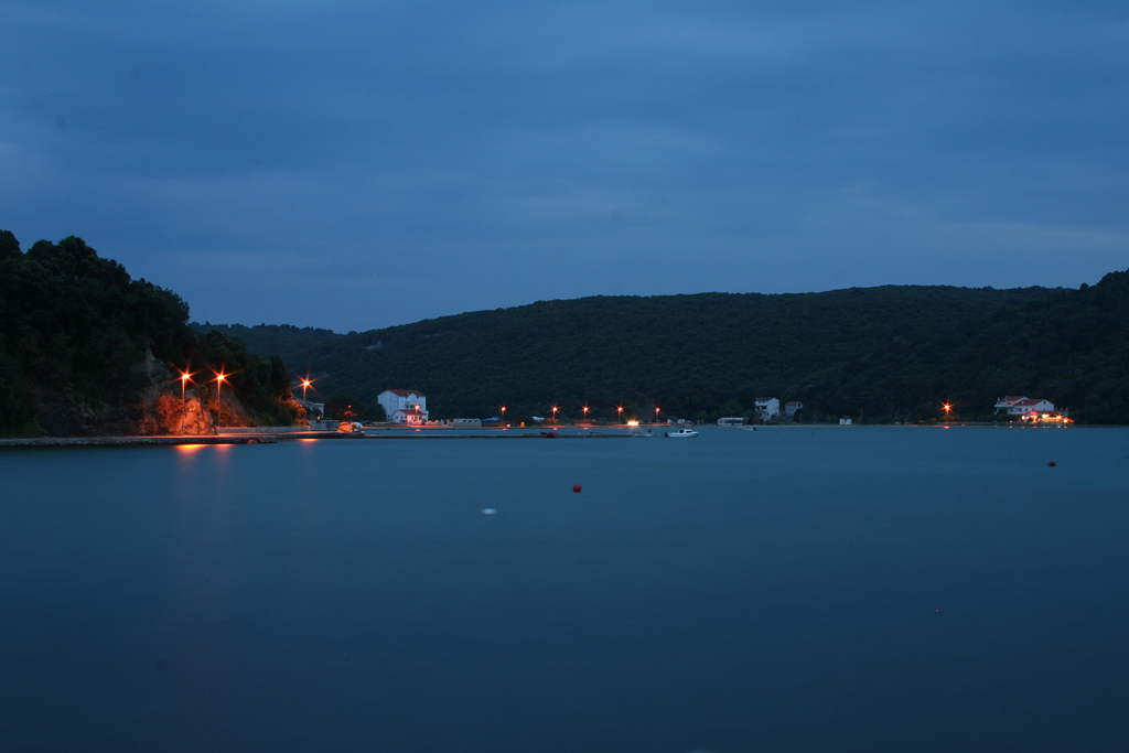 Abendstimmung in einer Meeresbucht. Insel Rab, 30.05.2010.