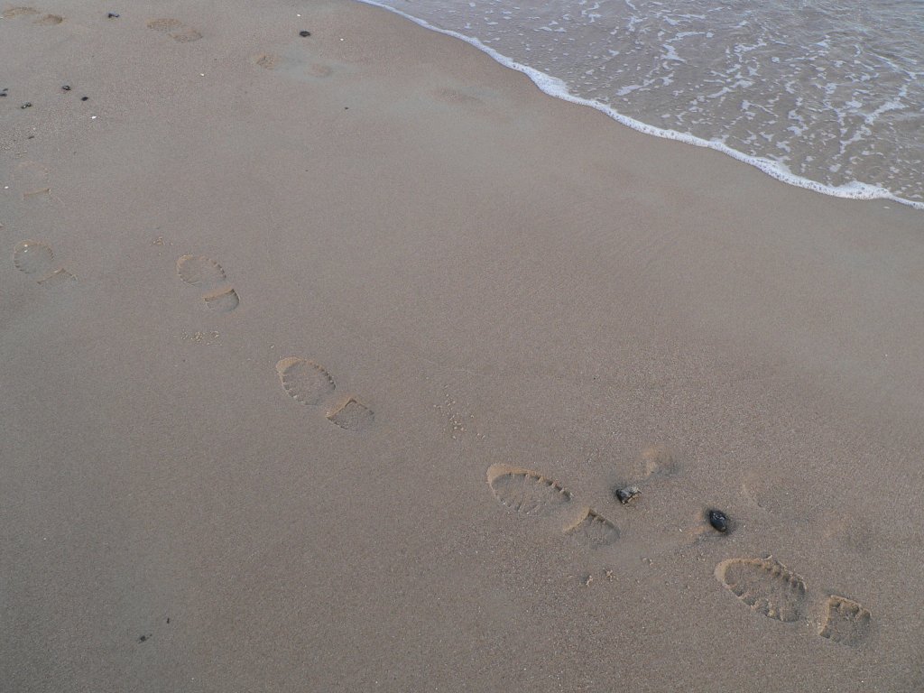Alles ist vergänglich - für Fußabdrücke am Strand gilt das insbesondere. 30.12.2011, Prora