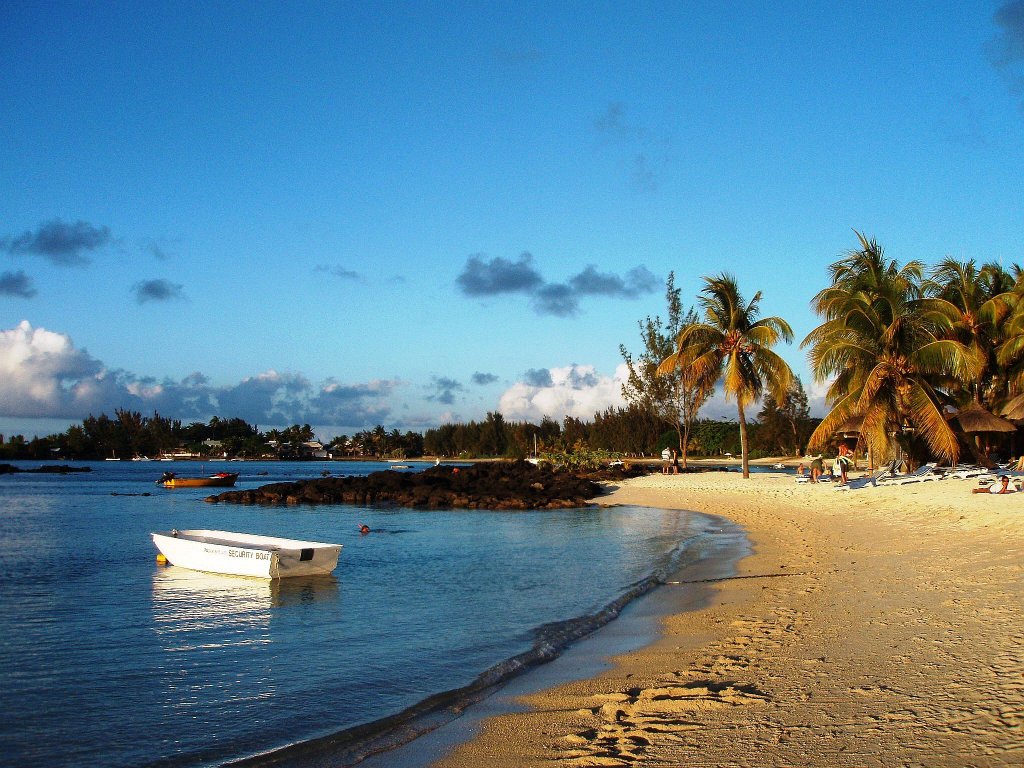 Am Strand von Merville Beach  in Grand Baie am 12.11.2009. Mauritius.