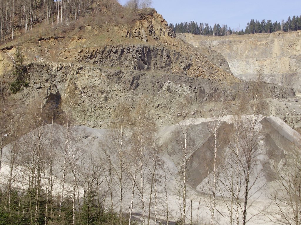 andere ansicht auf den gabrosteinbruch
an der b4
24.04.10