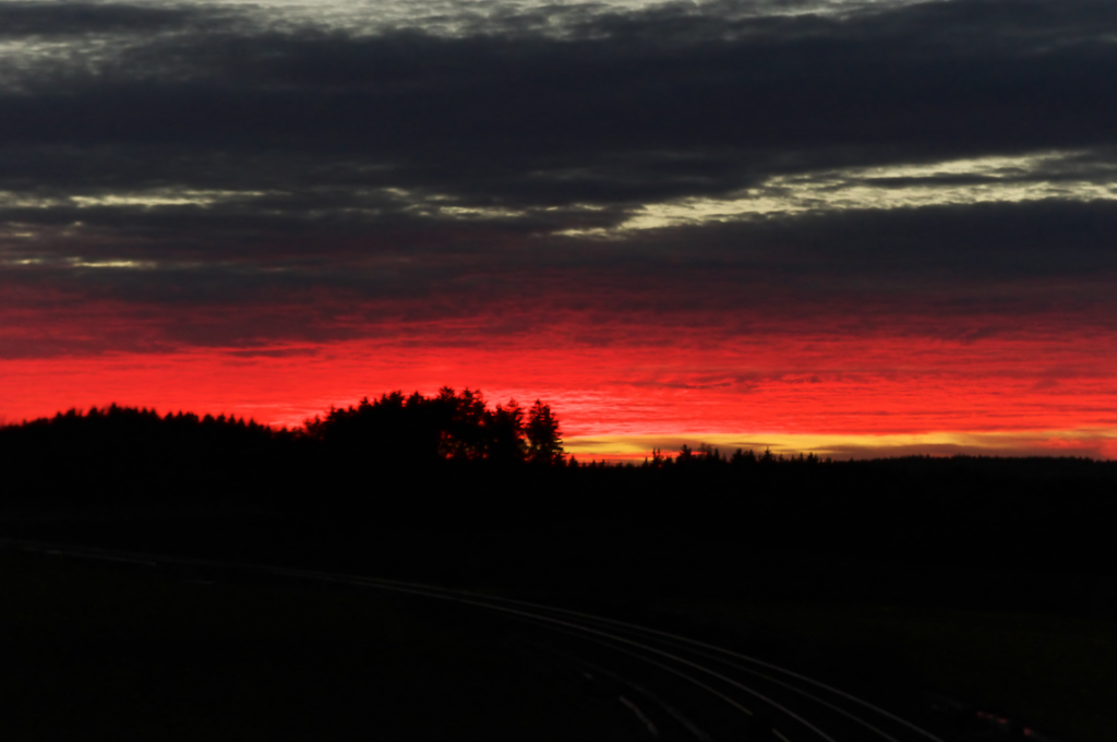 Atemberaubender Sonnenuntergang im Vogtland.
Um 16.41 Uhr bot sich am 29.12.2012 bei Kornbach im Vogtland dieser tolle Abendhimmel.