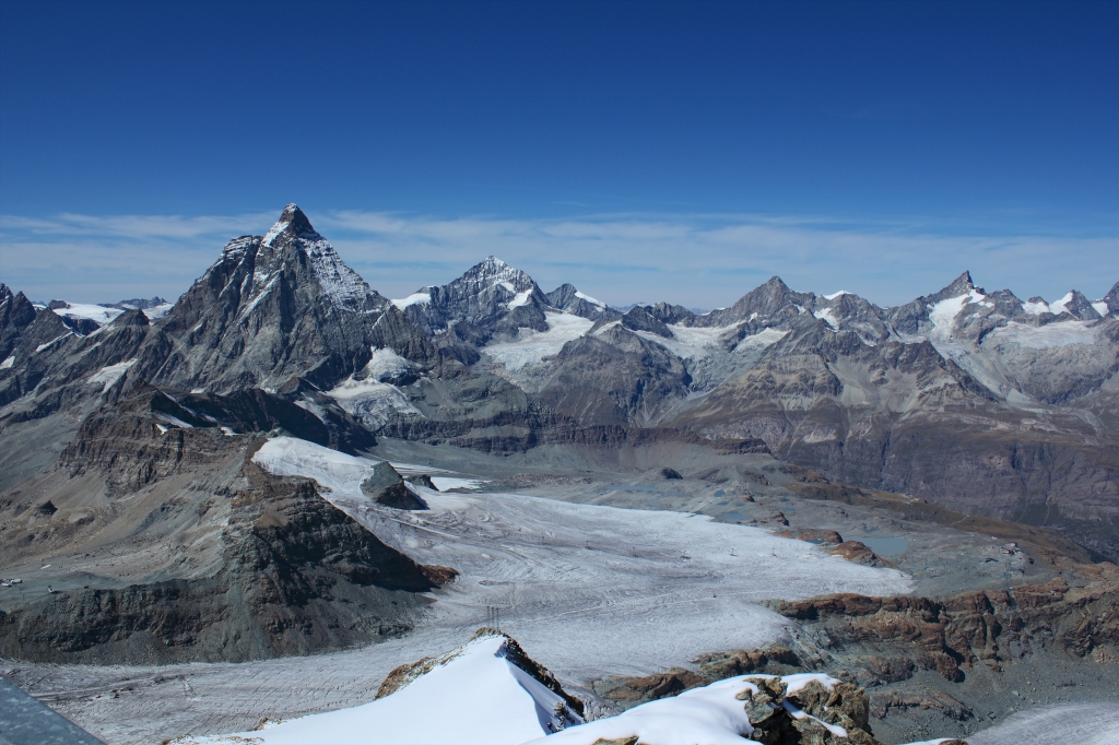 Auch vom kleinen Matterhorn aus kann man seinen  Bruder  sehen, von der Sdseite aus hat es nur nicht die markante Form (6.9.2011)