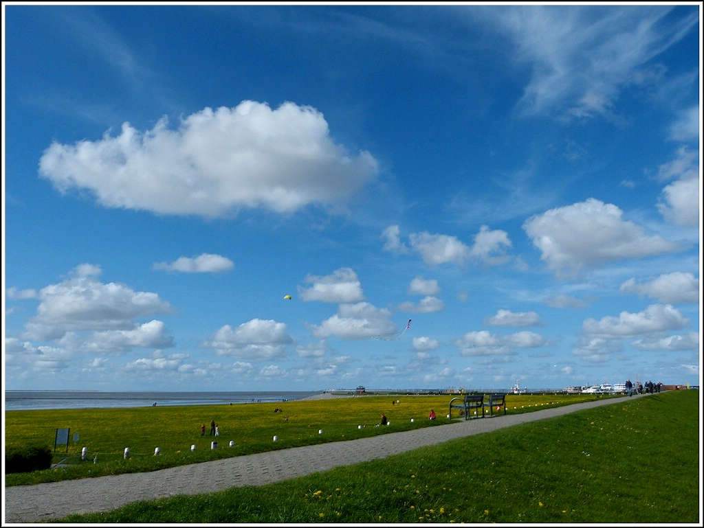 Auf dem Deich in Norddeich. 05.05.2012 (Jeanny)