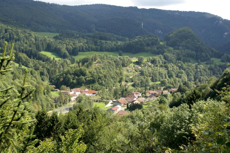 Auf vielen Kilometern bildet der Doubs die natrliche Grenze zwischen Franreich und der Schweiz. Blick ins Val du Doubs bei Goumois; 29.08.2010