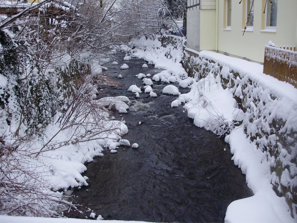 aufgenommen im stadtgebiet von bad harzburg
in der schmiedestrae
das flsschen radau das durch die stadt fliest
im winterlichen flulauf
aufgenommen am 09.01.10