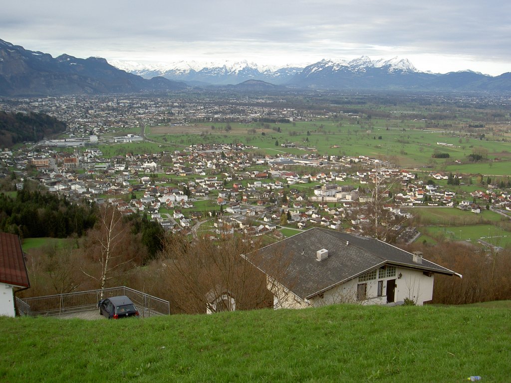 Aussicht auf das Rheintal von der Wallf. Kirche Bildstein bei Dornbirn (14.04.2013)