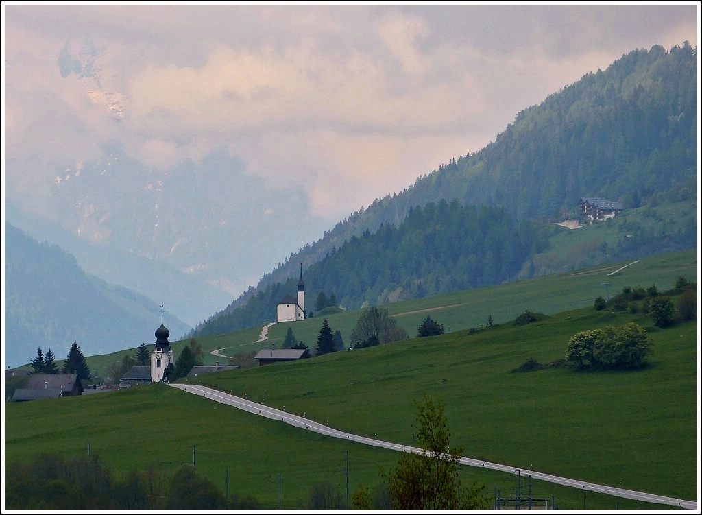 Aussicht aus der Matterhorn Gotthard Bahn ins Obergoms (oberes Rhnetal) in der Nhe von Mnster VB. 23.05.2012 (Jeanny)