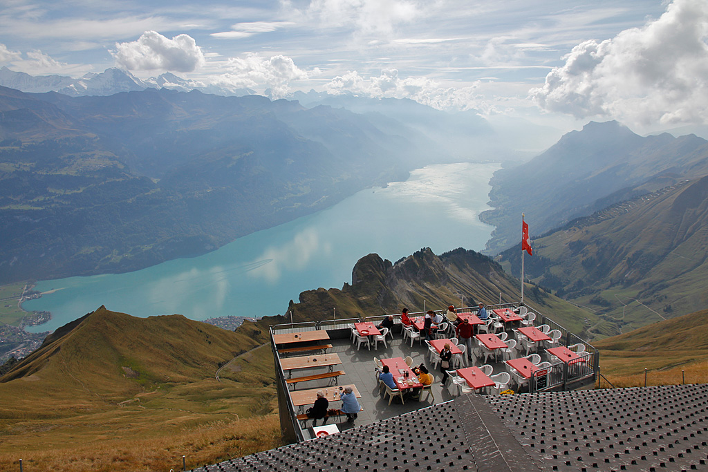 Aussicht vom Gipfelrestaurant auf dem Brienzer Rothorn mit Blick in Richtung Westen und dem Brienzersee, 23. Sept. 2010, 15:33 