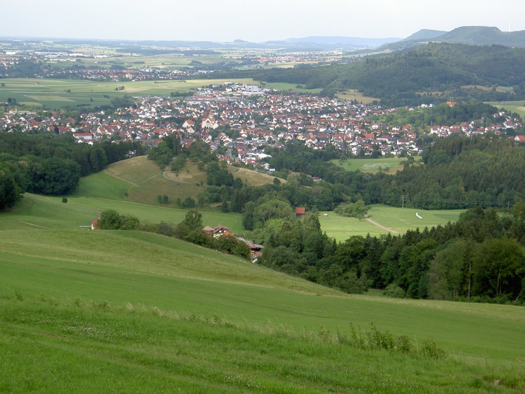 Aussicht vom Rechberg auf den gleichnamigen Ort am Nordrand der Schwbischen Alb (28.06.2012)