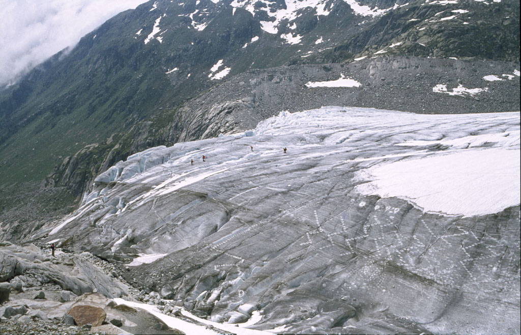 Bergsteiger auf dem Rhne-Gletscher, aufgenommen oberhalb des Hotels Belvdre im Sommer 1979