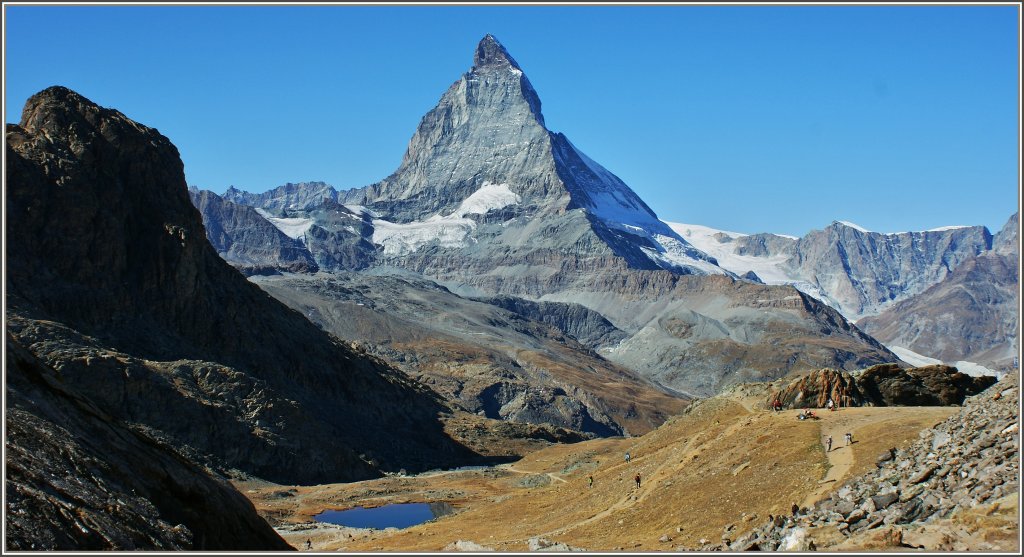 Bestiegen,bewundert,und viel fotografiert wird das Matterhorn(4477m..M).
(04.10.2011)