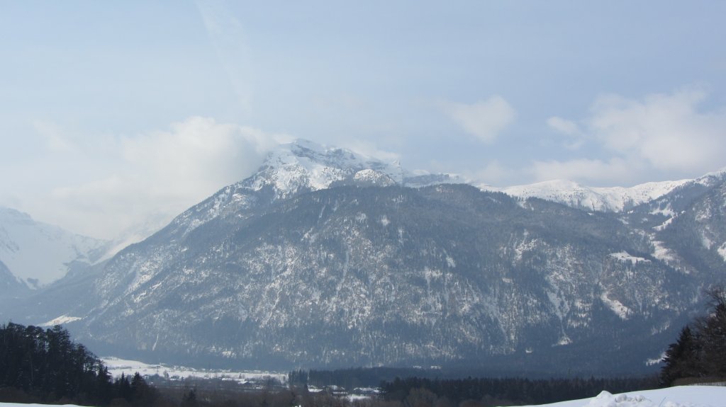 Blick auf einen Berg im Unterinntal am 4.2.2012.