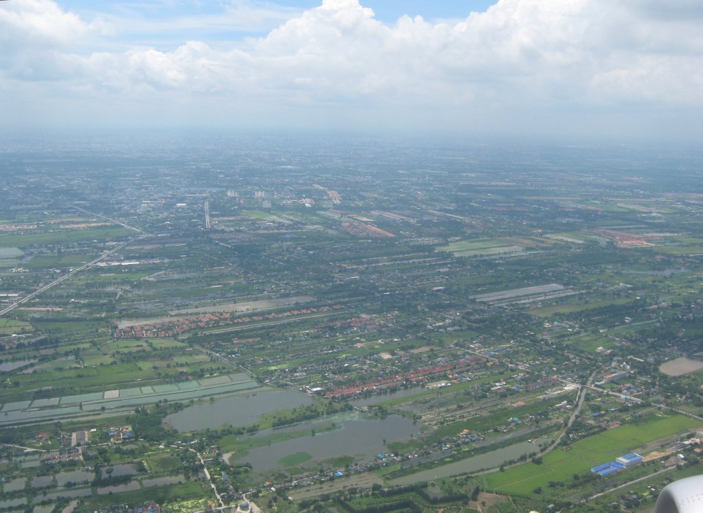 Blick aus dem Flugzeug auf die Landschaft bei Bangkok kurz vor der Landung am 15.09.2008