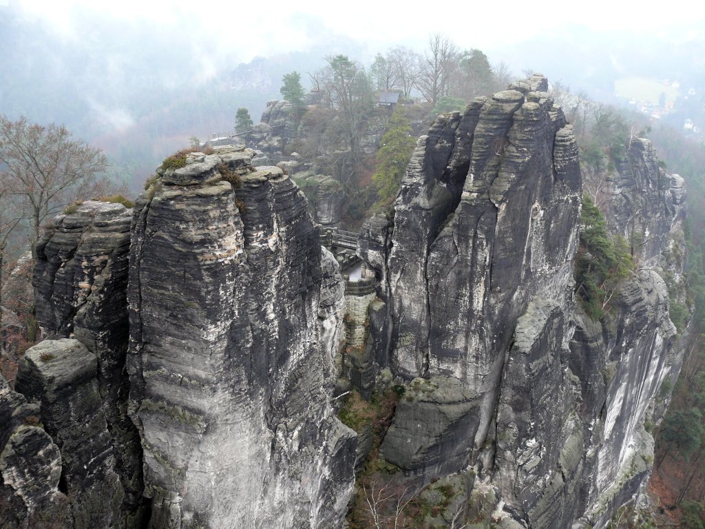 Blick von der Bastei auf die  Felsenlandschaft . Schsische Schweiz. 08.12.2009.