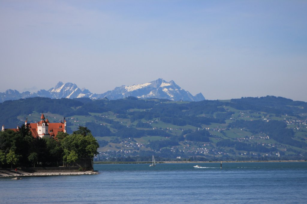 Blick ber den Bodensee nach sterreich. Links die Insel Lindau.
(07.06.2011)