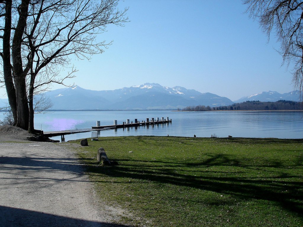 Blick von der Fraueninsel im Chiemsee auf die bayrischen Alpen, April 2006