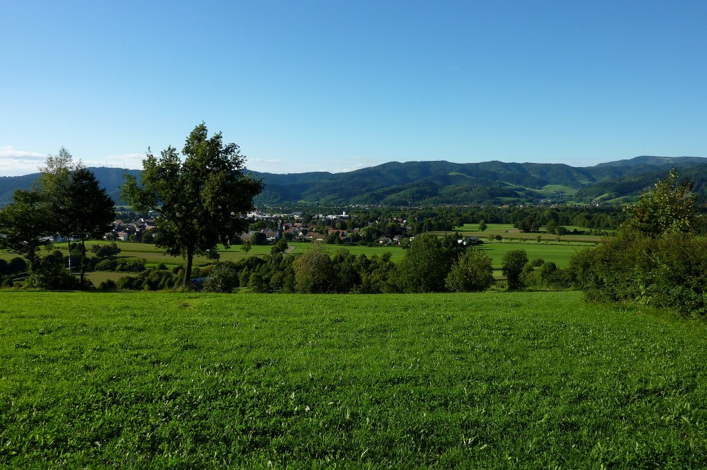 Blick vom Giersberg ins Dreisamtal und auf Kirchzarten, Aug.2011