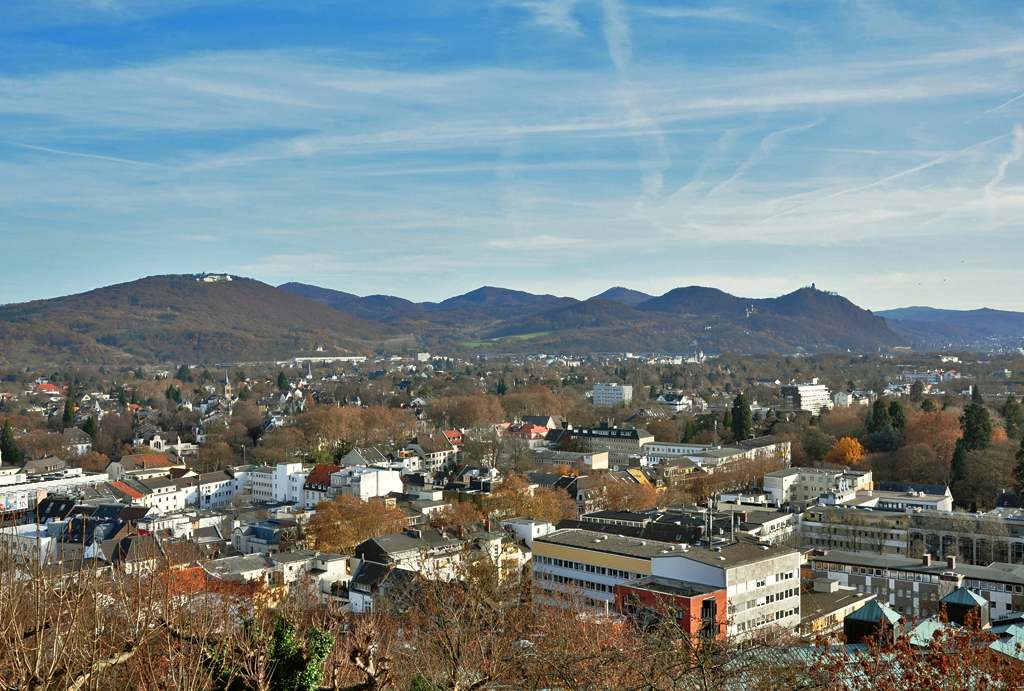 Blick von der Godesburg in Bad Godesberg ber die Stadt bis zum Siebengebirge - 30.11.2011