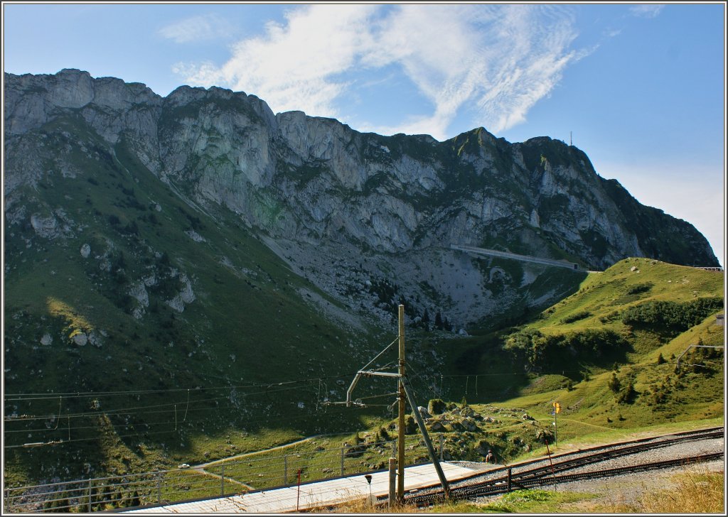 Blick von der Haltestelle Jaman auf den Rochers-de-Naye (2042m..M)