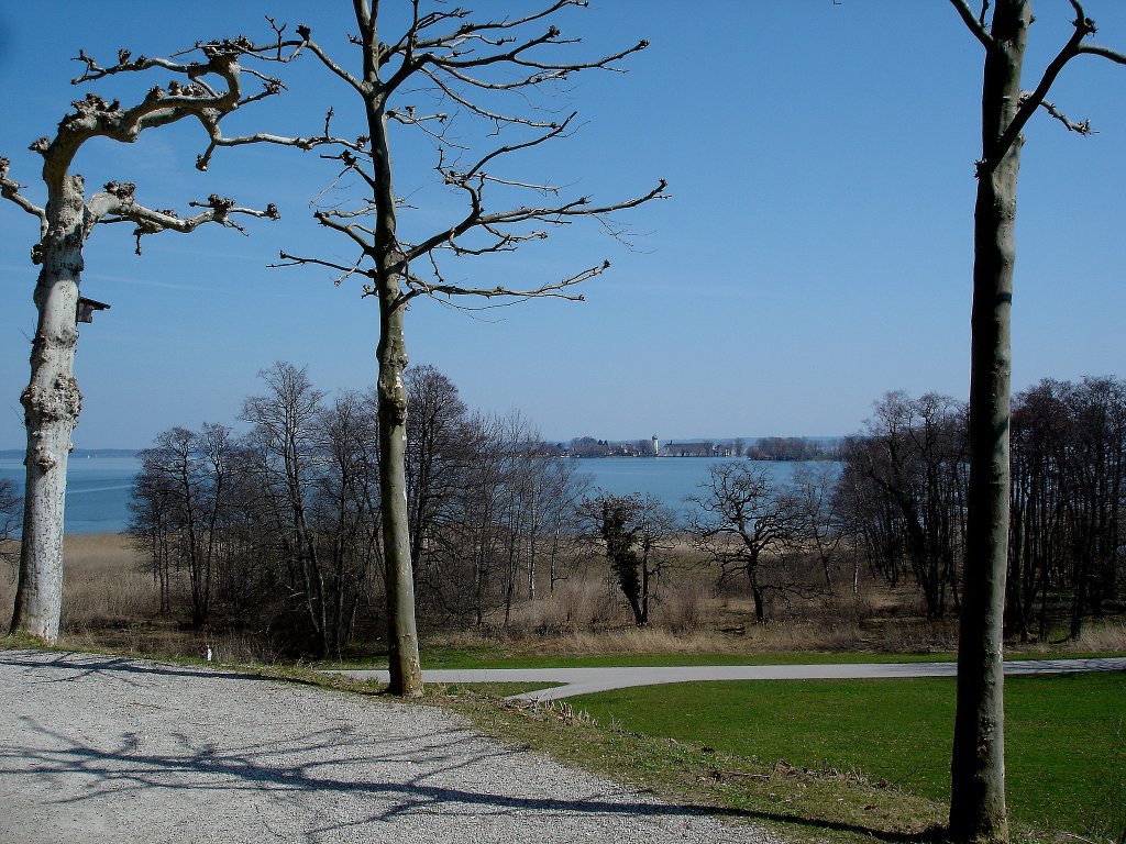 Blick von der Herreninsel zur Fraueninsel im Chiemsee