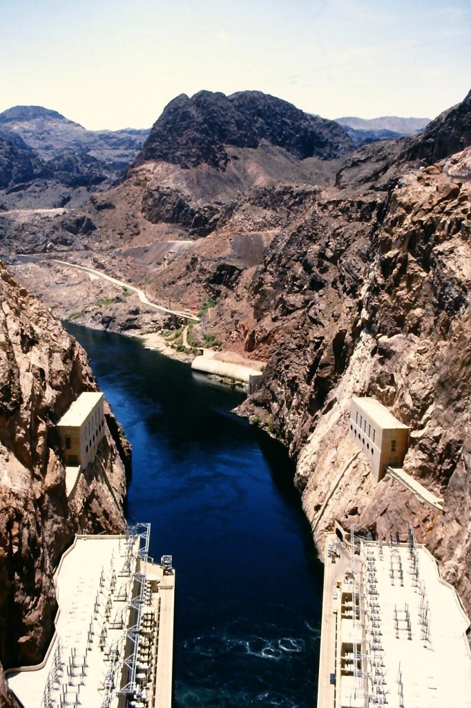 Blick vom Hooverdamm auf den Colorado River am 22.06.1987.