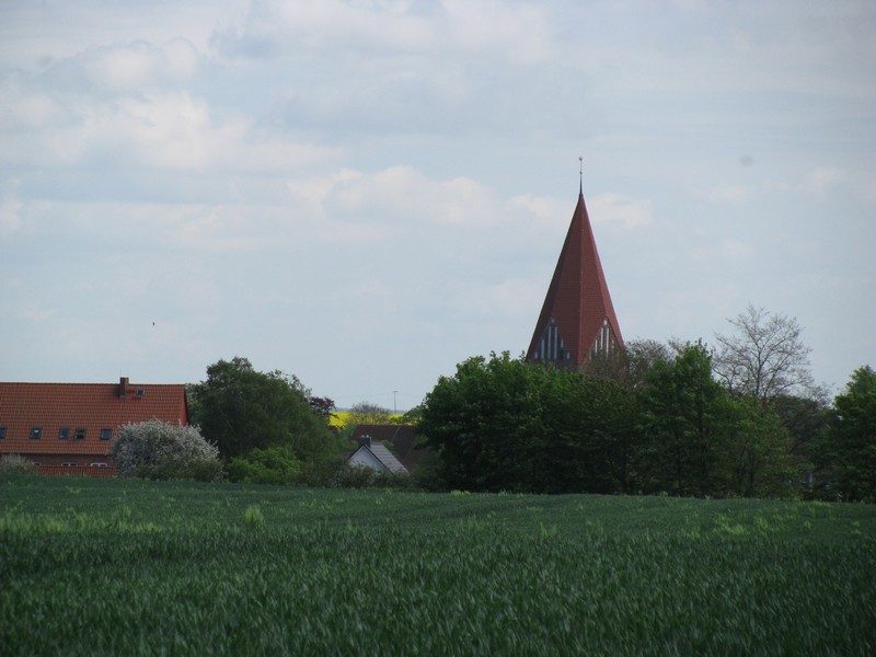 Blick von der L 01 zur Kirche von Kltz (NWM), 23.05.2010