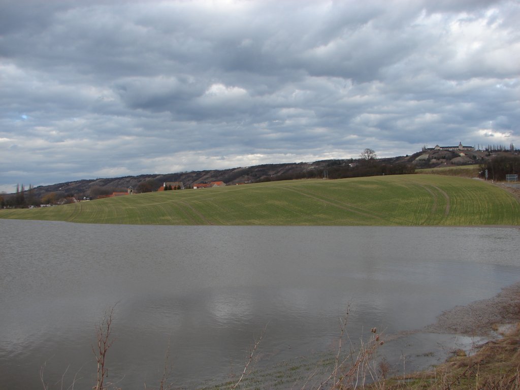 Blick von Laucha Richtung Dorndorf ber das Hochwasser auf den Unstrutwiesen - 28.02.2010