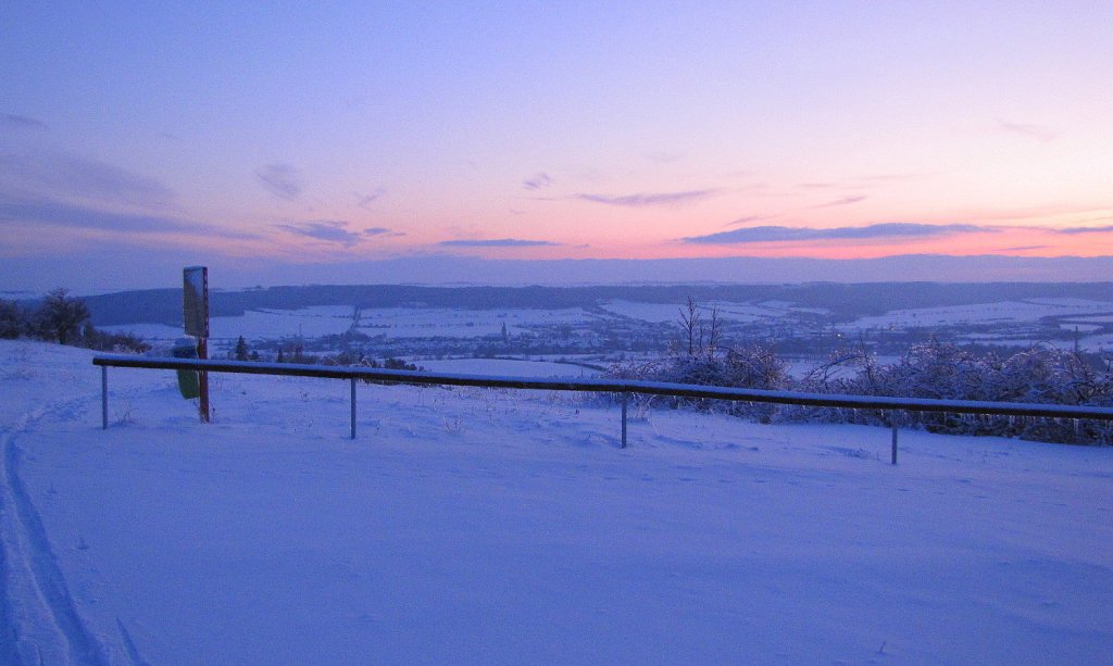Blick vom Lauchaer Flugplatz auf das verschneite Unstruttal; 02.01.2010