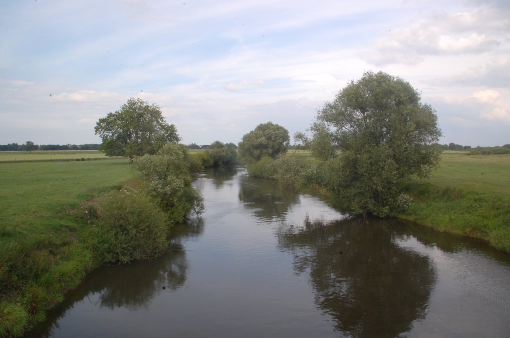 Blick von der Leinebrcke in Lohnde.......am spten Donnerstagnachmittag den 23.6.2011