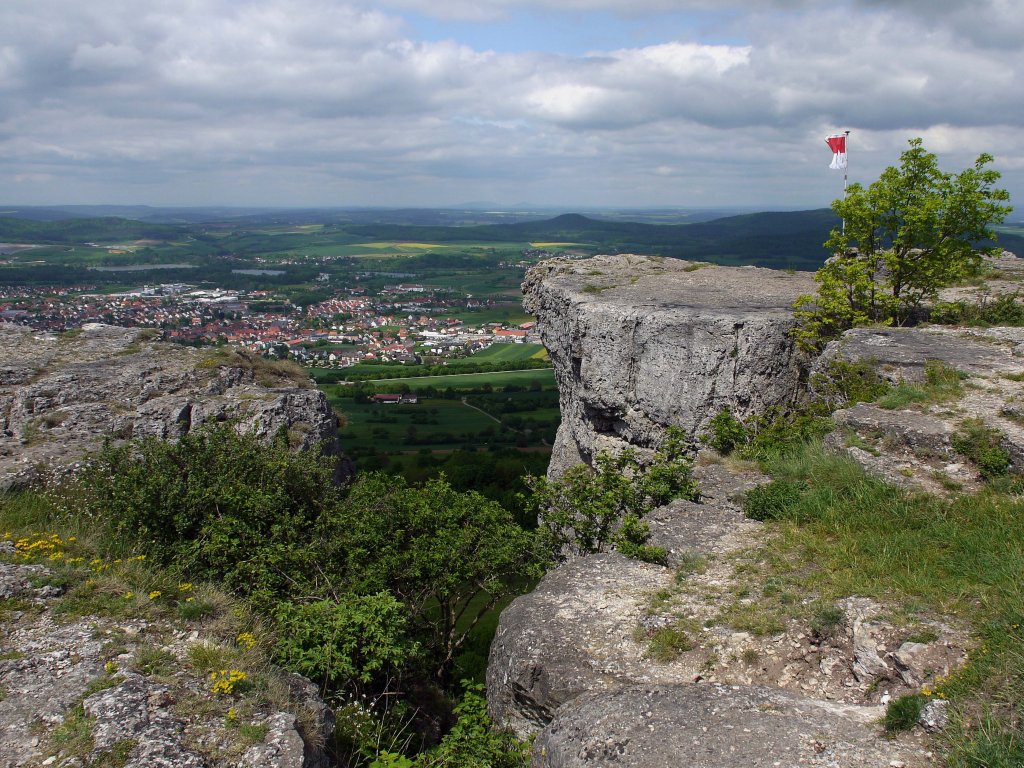 Blick nach Nordwesten vom Staffelberg (540 m) dem Hausberg von Bad Staffelstein; 12.05.2012
