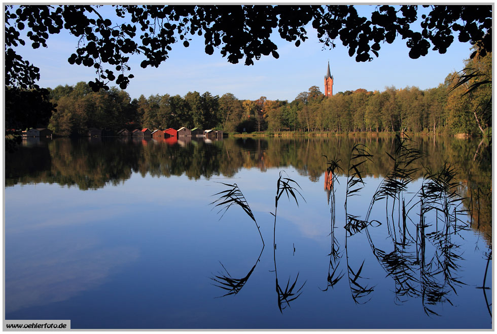 Blick ber den Haussee zur Feldberger Stadtkirche - 28.09.2011