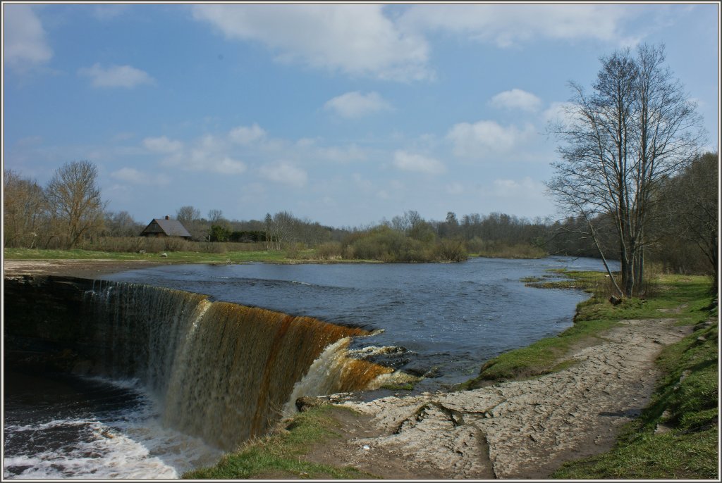 Blick ber die Landschaft am Wasserfall Jgala.
(05.05.2012)