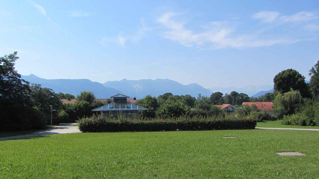 Blick ber Murnau hinaus auf die Alpen.(24.7.2012)