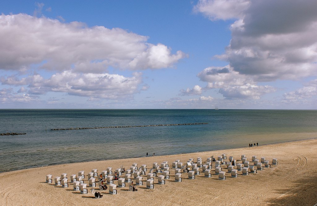 Blick ber den Strand von Sellin und die Ostsee.
(15.09.2010)