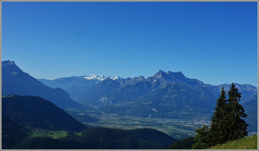 Blick vom Wanderweg bei Leysin ber das Rhonetal zum Dents-de-Midi.
(11.08.2011)